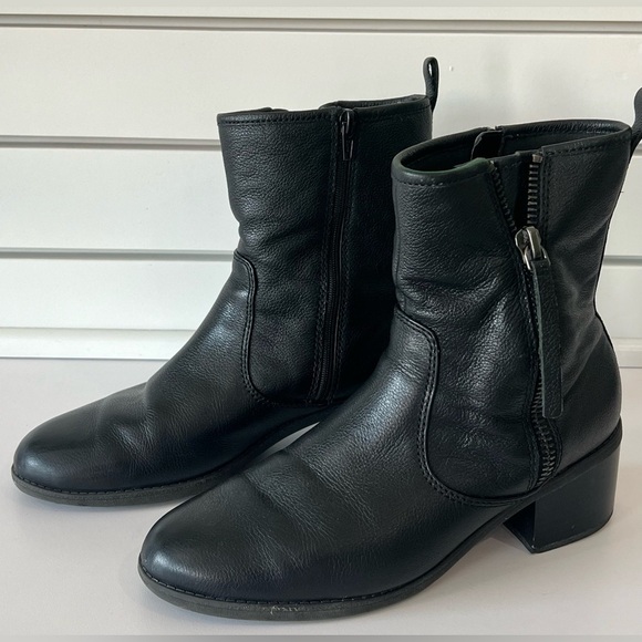 Clarks Nevella Devon Side Zip Ankle Boots Black Leather Bootie Heels Women's 9.5 - Picture 7 of 10